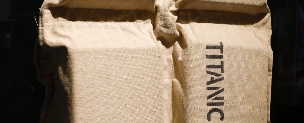 O vestă de salvare aparţinând unui supravieţuitor de pe Titanic/ Profimedia