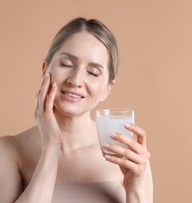 Secretul unui ten tânăr. Smoothie-ul simplu pe care îl poți prepara acasă în 5 minute/ Profimedia