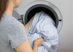 La ce temperatură trebuie spălată lenjeria de pat vara/ Profimedia