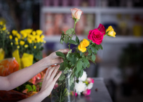 Trucul simplu care menține florile proaspete mai mult timp/ Profimedia