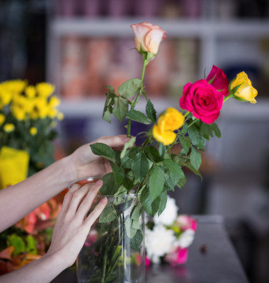 Trucul simplu care menține florile proaspete mai mult timp/ Profimedia