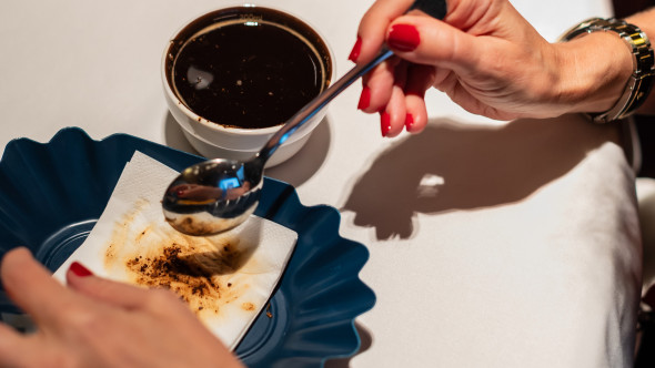 Ingredientul care îți poate face cafeaua mai gustoasă. Puțini oameni știu acest secret din bucătărie