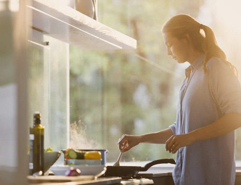 Gătitul acasă reduce riscul de demență/ Profimedia