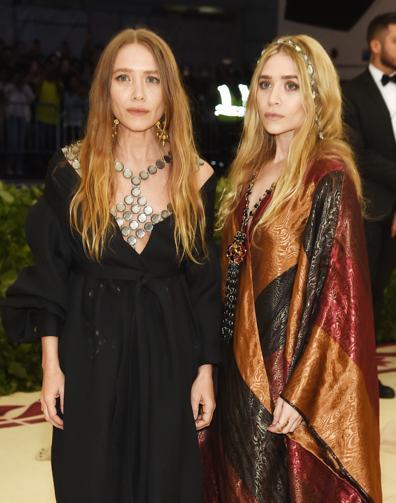 Mary-Kate Olsen și Ashley Olsen