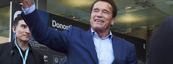 Arnold Schwarzenegger a incurajat un fan in depresie