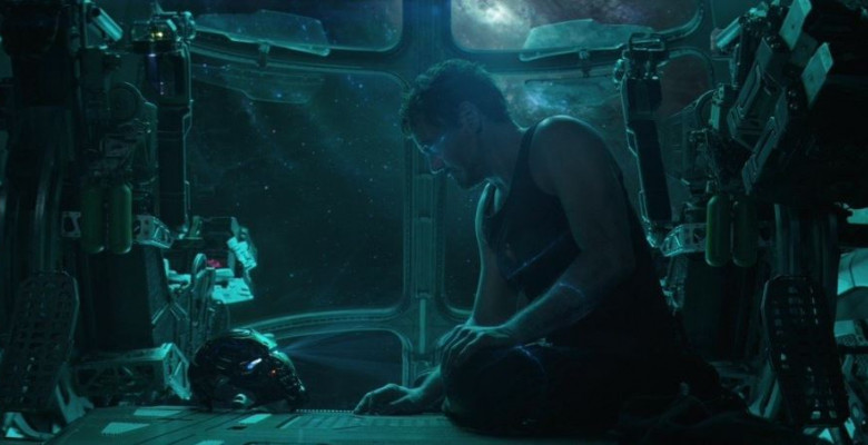 robert downet jr in rolul lui tony stark intr-o secventa a filmului avengers: endgame