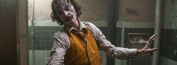 Joaquin Phoenix în rolul Arthur Fleck Joker (2019)