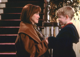 Macaulay Culkin și Catherine O'Hara în Home Alone