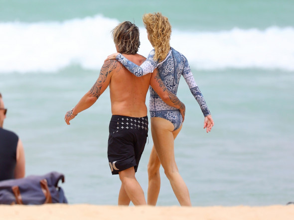 Nicole Kidman și soțul ei, Keith Urban, pe plajă/ Profimedia
