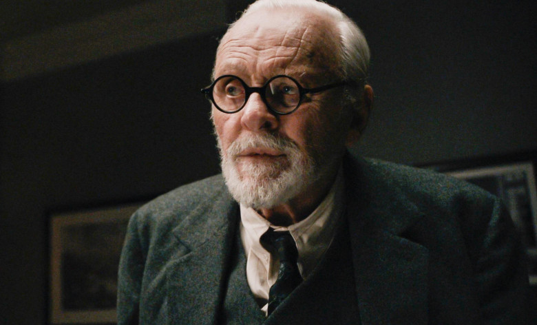 USA . Anthony Hopkins  in (C)Sony Pictures Classics new film: Freud's Last Session (2024). Plot: The movie's story sees Freud invite iconic author C.S. Lewis to debate the existence of God. And his unique relationship with his daughter, and Lewis' unconv