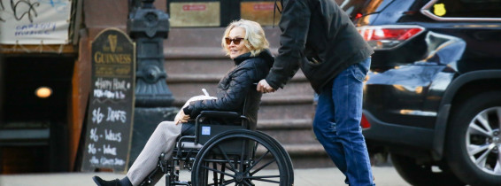 Jessica Lange în scaun cu rotile/ Profimedia