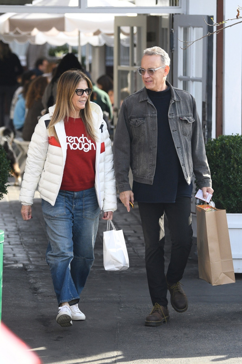 *EXCLUSIVE* Tom Hanks spends time having lunch and shopping with his wife Rita Wilson