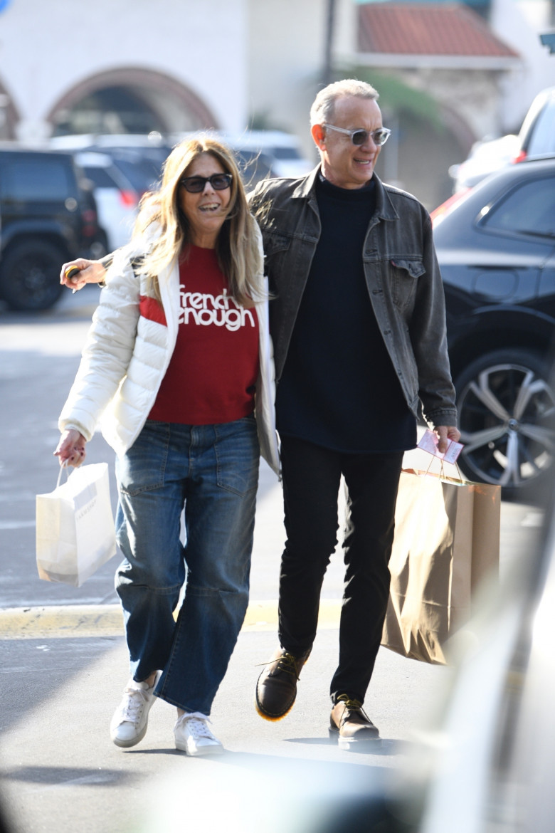 *EXCLUSIVE* Tom Hanks spends time having lunch and shopping with his wife Rita Wilson