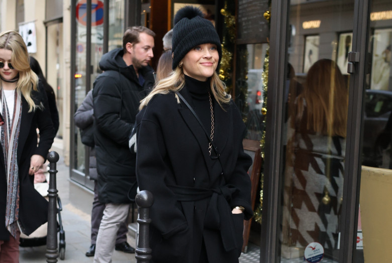 *EXCLUSIVE* Reese Witherspoon and Ava Elizabeth Phillippe enjoy a mother-daughter shopping spree at Place Vendôme