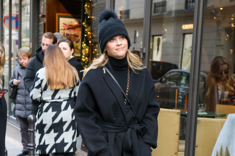 *EXCLUSIVE* Reese Witherspoon and Ava Elizabeth Phillippe enjoy a mother-daughter shopping spree at Place Vendôme