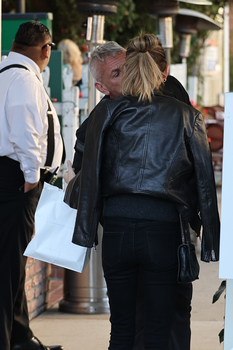 *EXCLUSIVE* Sean Penn has lunch with his daughter Dylan at The Ivy