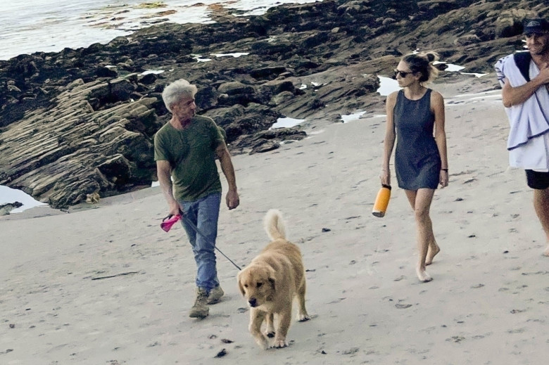 *EXCLUSIVE*  Sean Penn spotted while enjoying a beach in Malibu