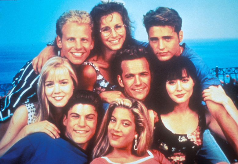 Luke Perry, Jason Priestley, Shannen Doherty, Jennie Garth, Tori Spelling, Brian Austin Green, Ian Ziering, and Gabrielle Carteris