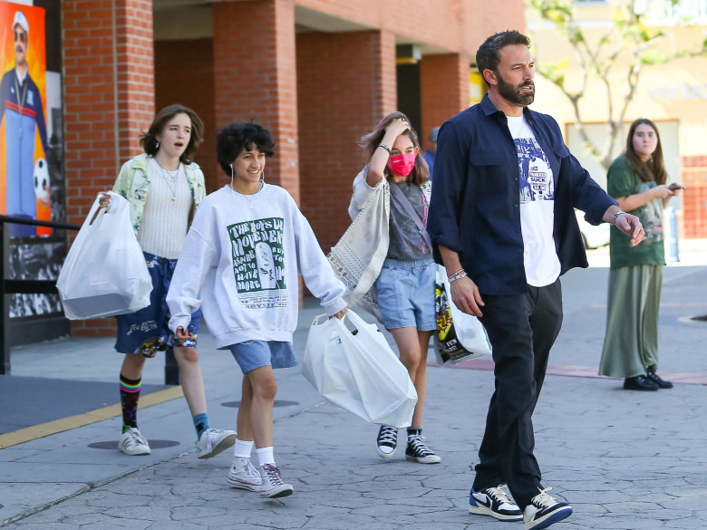 Ben Affleck Out With Seraphina Affleck And Emme Muniz