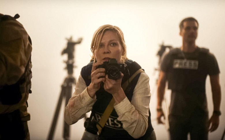 USA. Kirsten Dunst in a scene from (C)A24 new film:  Civil War (2024).Plot: n the near future, a team of journalists travel across the United States during a rapidly escalating civil war that has engulfed the entire nation.Ref: LMK110-J10441-150124Supp