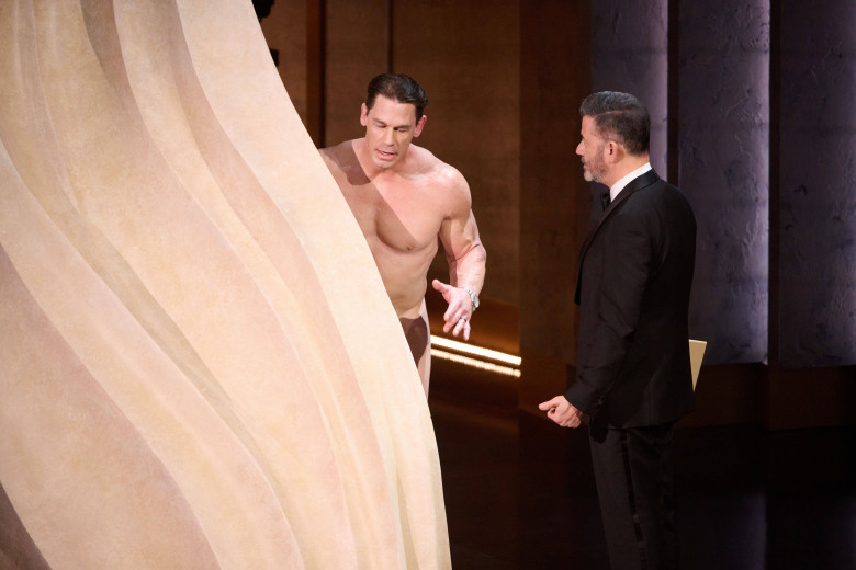 John Cena apare complet dezbrăcat pe scena de la Premiile Oscar 2024/ Profimedia