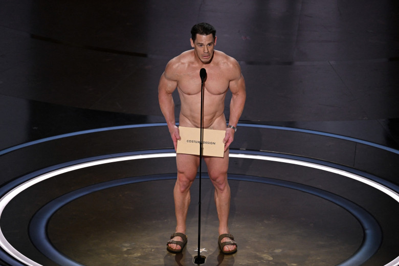 John Cena apare complet dezbrăcat pe scena de la Premiile Oscar 2024/ Profimedia