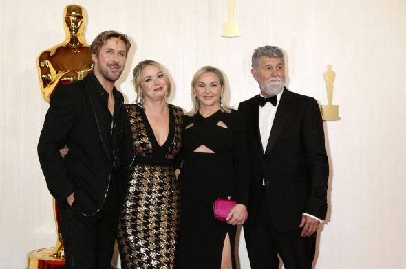 Ryan Gosling, Mandi Gosling, Donna Gosling und Valerio Attanasio bei der Oscar Verleihung 2024 / 96th Annual Academy Awa
