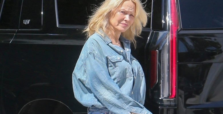 Pamela Anderson doubles the denim while visiting RE/DONE