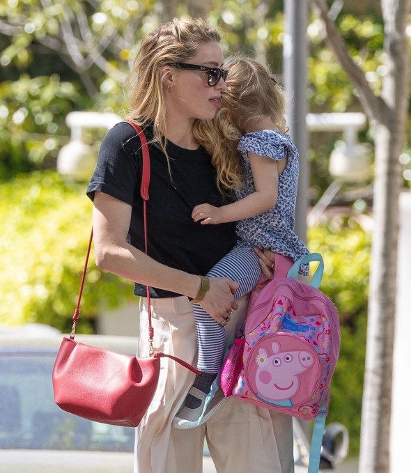 Amber Heard si fiica ei