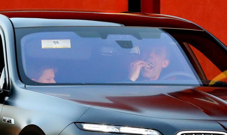 PREMIUM EXCLUSIVE Ben Affleck Stuffs His Face At The McDonald's Drive-Thru