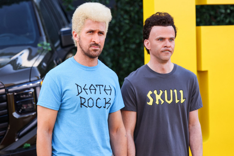 Ryan Gosling şi Mikey Day