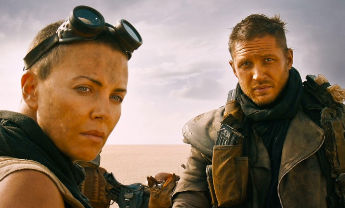 Tom Hardy și Charlize Theron, în Mad Max: Fury Road (2015).