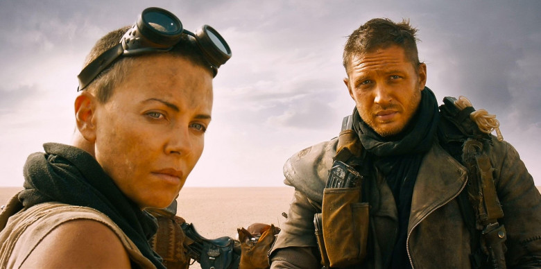 Tom Hardy și Charlize Theron, în Mad Max: Fury Road (2015).