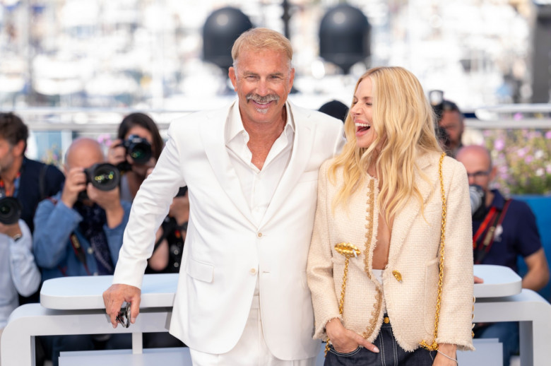 Kevin Costner și Sienna Miller