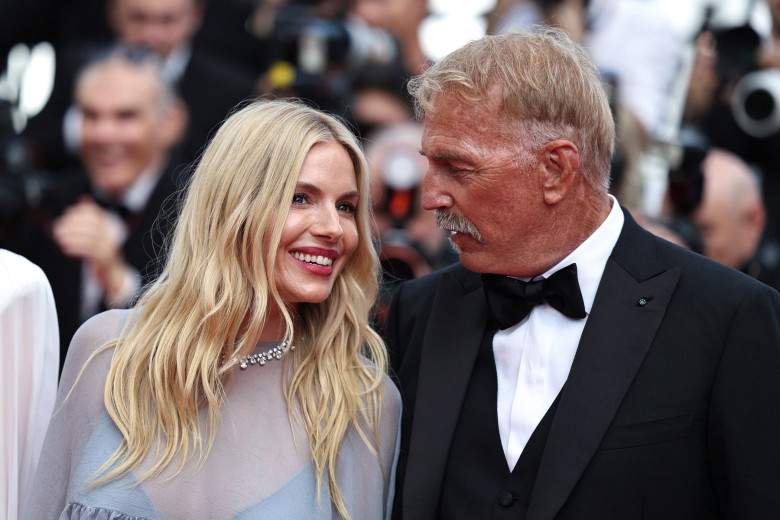 Kevin Costner și Sienna Miller