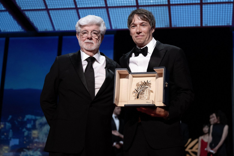 Cannes, France. 26th May, 2024. Sean Baker receives the Palme D'Or Award for Anora presented by George Lucas during the Closing Ceremony at the 77th annual Cannes Film Festival at Palais des Festivals on May 25, 2024 in Cannes, France.Photo by David NIVIE