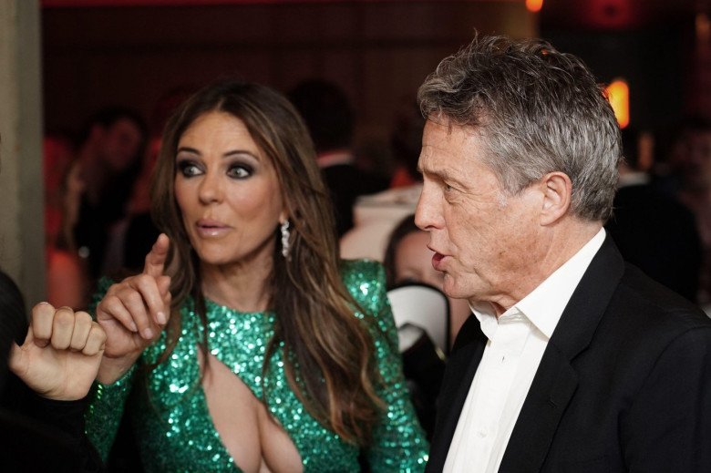Elizabeth Hurley și Hugh Grant