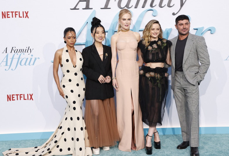 Liza Koshy, Sherry Cola, Nicole Kidman, Joey King și Zac Efron la premiera filmului „A Family Affair”/ Profimedia
