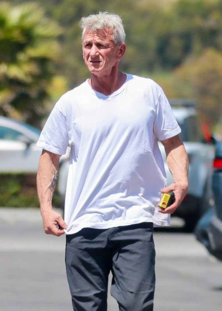 *EXCLUSIVE* Aging Sean Penn Rocks Casual Coastal Style in Malibu!