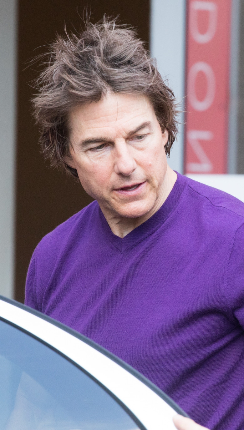 *EXCLUSIVE* Tom Cruise returning to London Heliport after partying with other celebrities at the Taylor Swift concert.