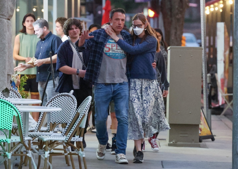 *EXCLUSIVE* Ben Affleck and Daughters have a Ramen Dinner with Friends in LA