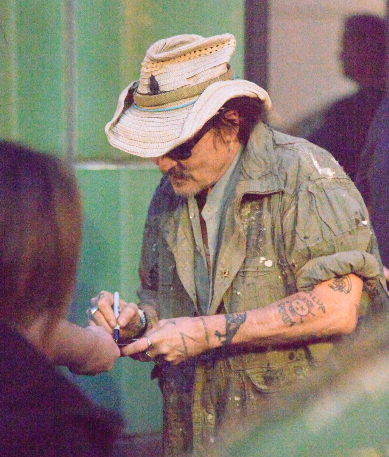 *EXCLUSIVE* Howdy! Johnny Depp toffs his hat as a sign of respect to his loyal fans who were waiting for him as he left his hotel out in London.