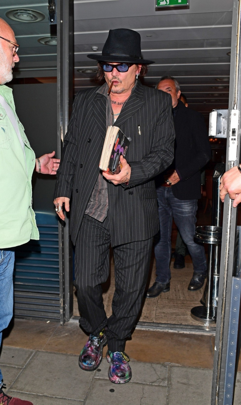 *EXCLUSIVE* Johnny Depp is spotted leaving Cipriani Restaurant in Central London after a 4 hour dinner with friends