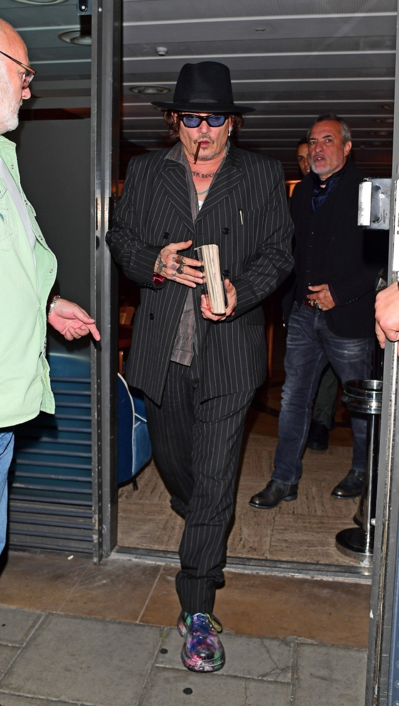 *EXCLUSIVE* Johnny Depp is spotted leaving Cipriani Restaurant in Central London after a 4 hour dinner with friends