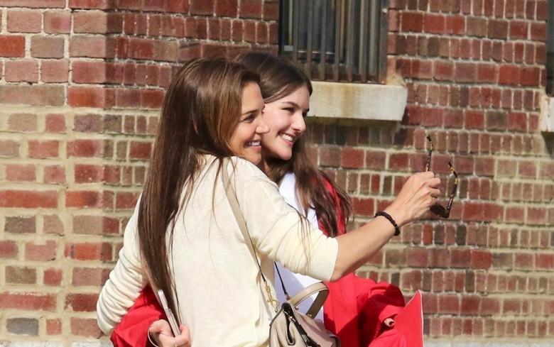 *PREMIUM-EXCLUSIVE* High School Grad! Katie Holmes and daughter Suri are full of joy celebrating her graduation in NYC