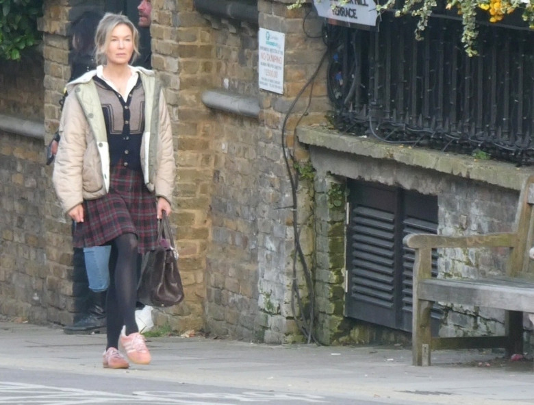 Hollywood star Renee Zellweger and British actress Leila Farzad film at a bus stop in Camden on the set of 'Bridget Jones: Mad About the Boy'