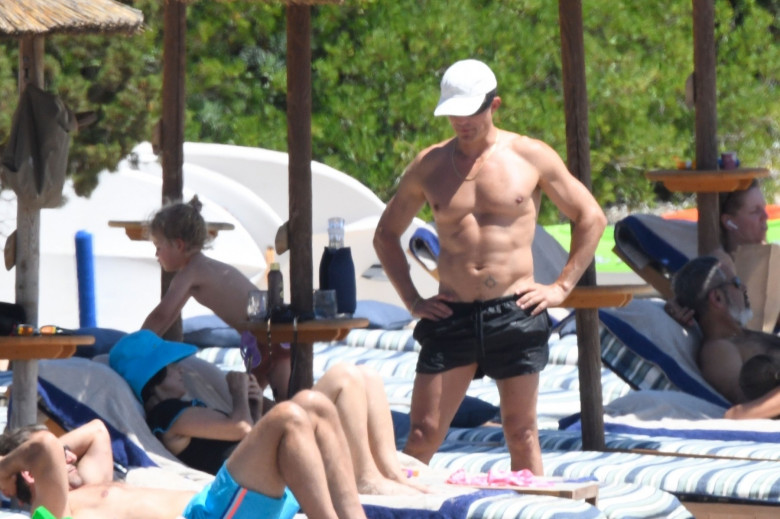 *EXCLUSIVE* WEB MUST CALL FOR PRICING  - Showing off his impressive physique out in the Italian sunshine, The British Actor Orlando Bloom with his daughter Daisy enjoy a day at the beach out in Porto Cervo.*PICTURES TAKEN ON 04/07/2024*