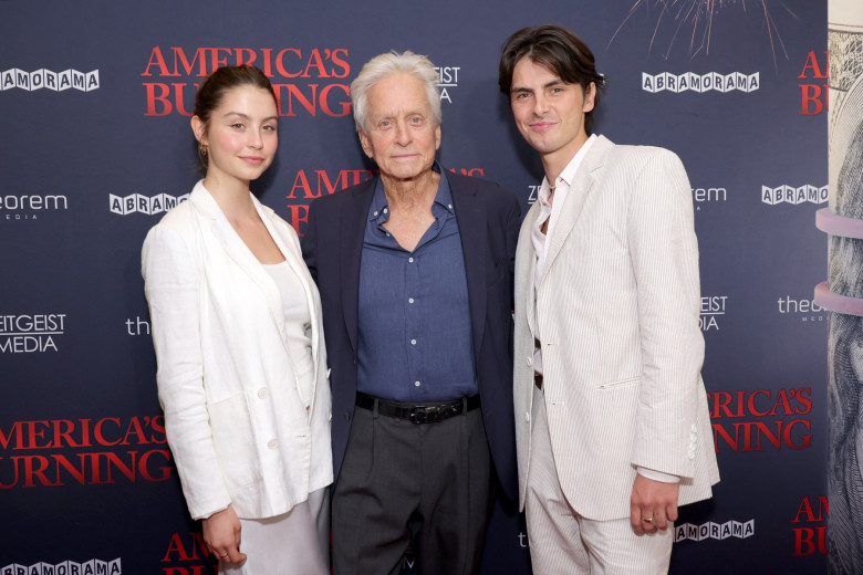 carys douglas, michael douglas, dylan douglas (2)