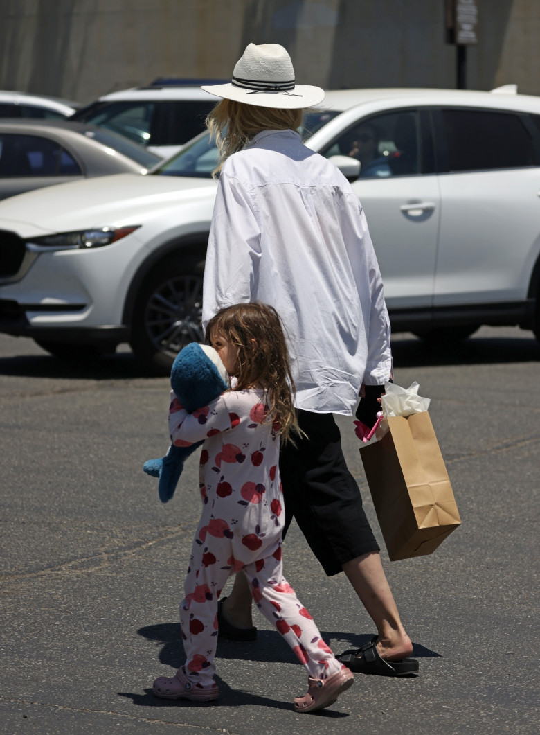 *EXCLUSIVE* Cameron Diaz keeps a low-profile in a white fedora as she shops with her daughter in Santa Barbara