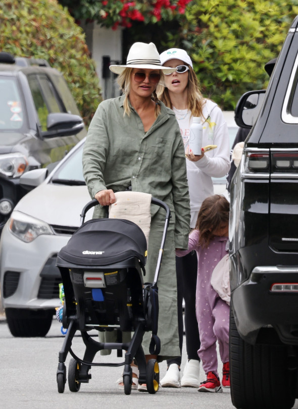 *EXCLUSIVE* 4th of July friends - Cameron Diaz and family meet up with Chris Pratt and a pregnant Catherine Schwarzenegger to watch the Independence Day parade in Montecito, CA *Web Must Call for Pricing*